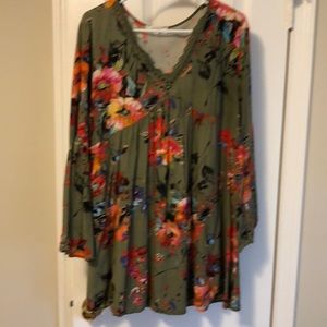 Gorgeous, extra large Umgee top